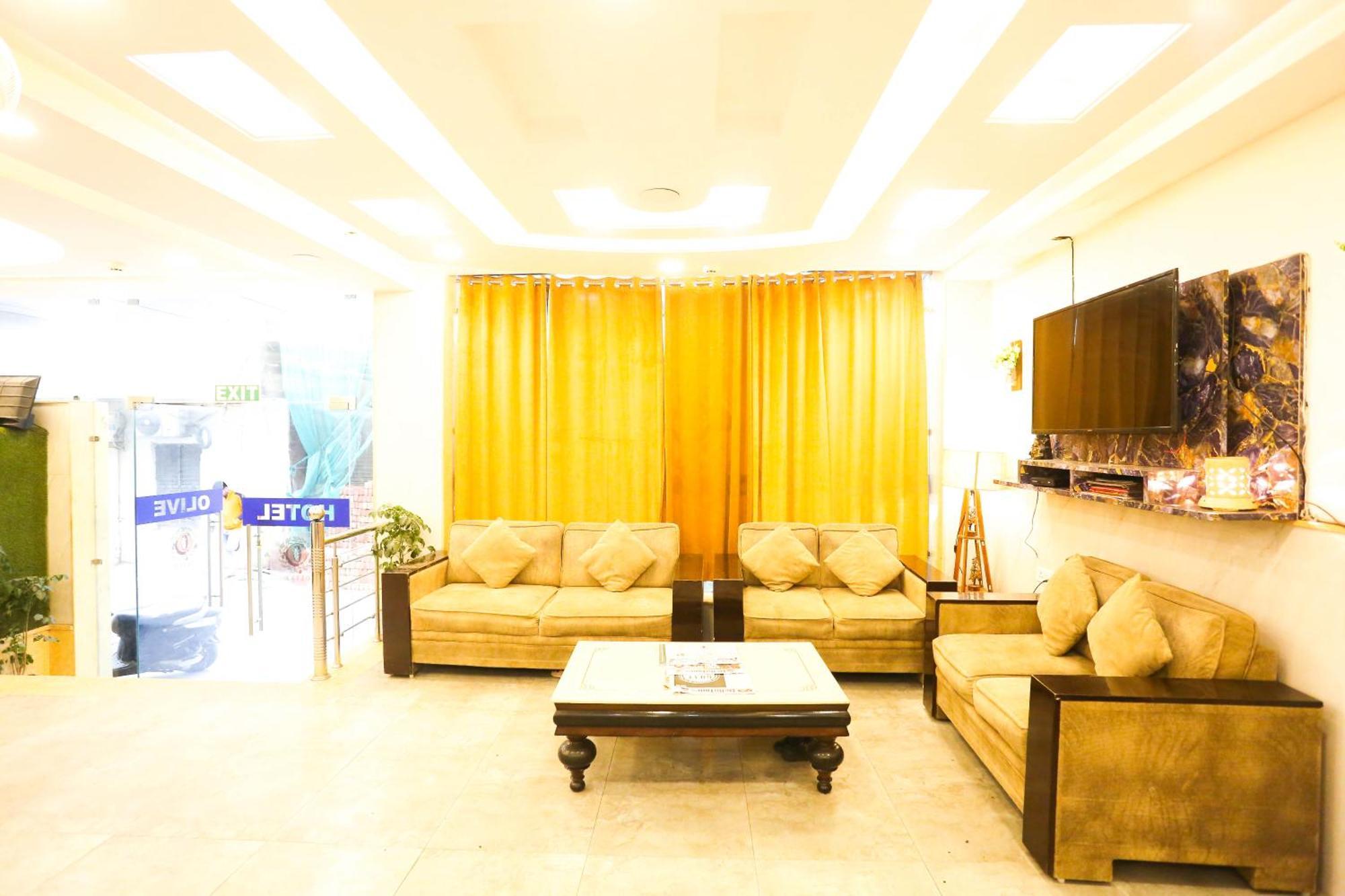 Hotel Aashiyana Ню Делхи Екстериор снимка