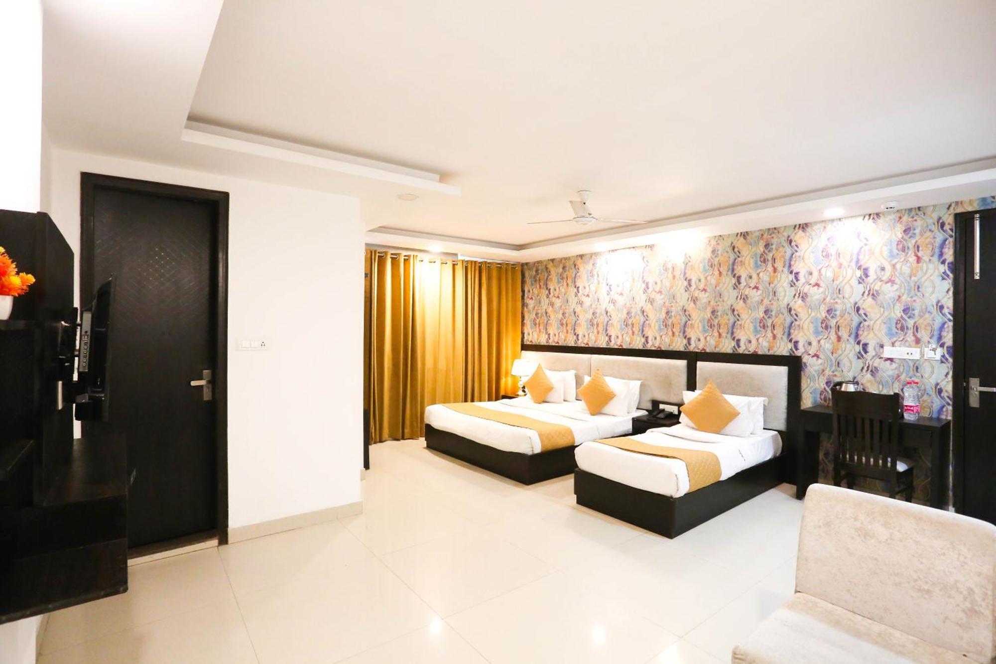 Hotel Aashiyana Ню Делхи Екстериор снимка