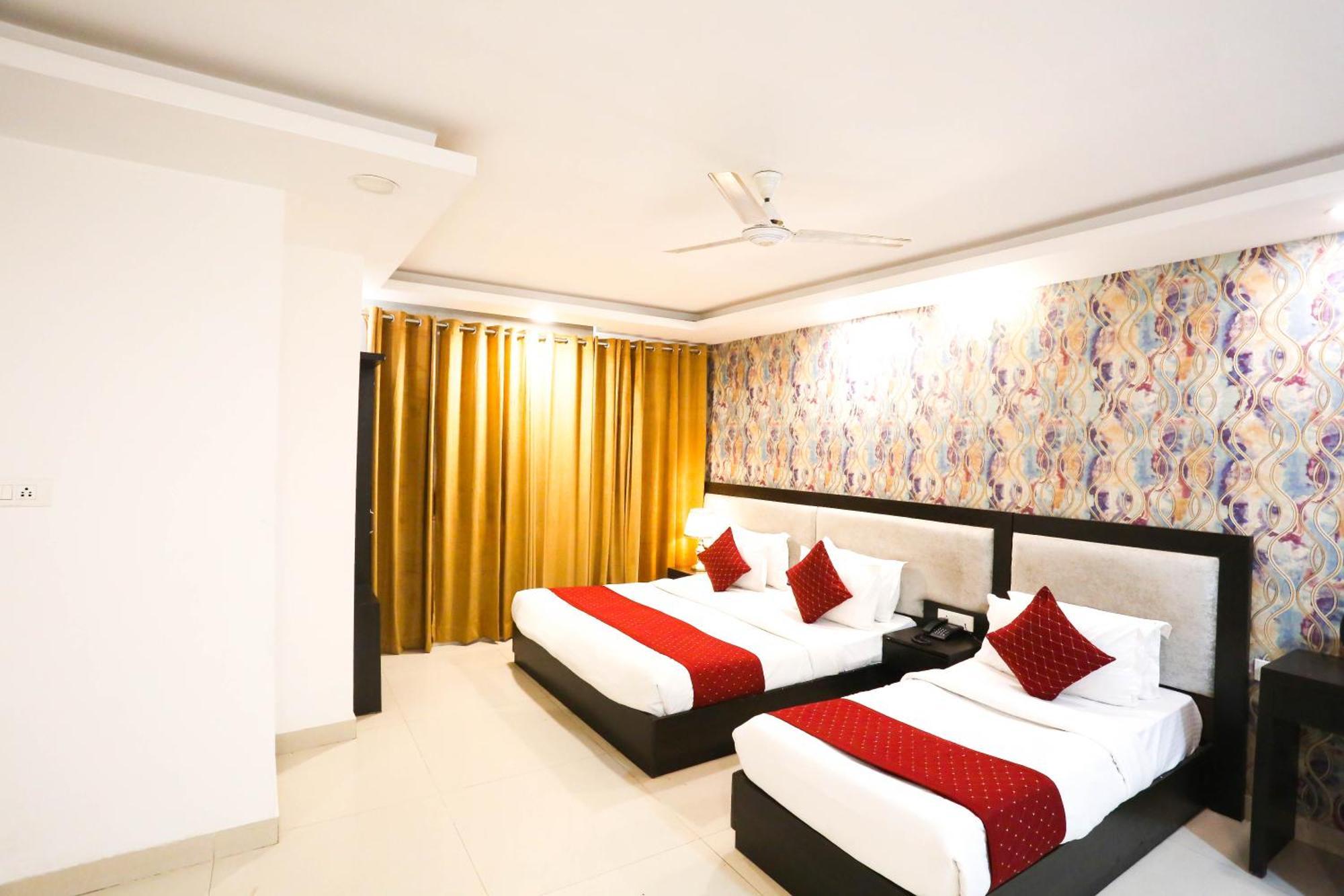 Hotel Aashiyana Ню Делхи Екстериор снимка
