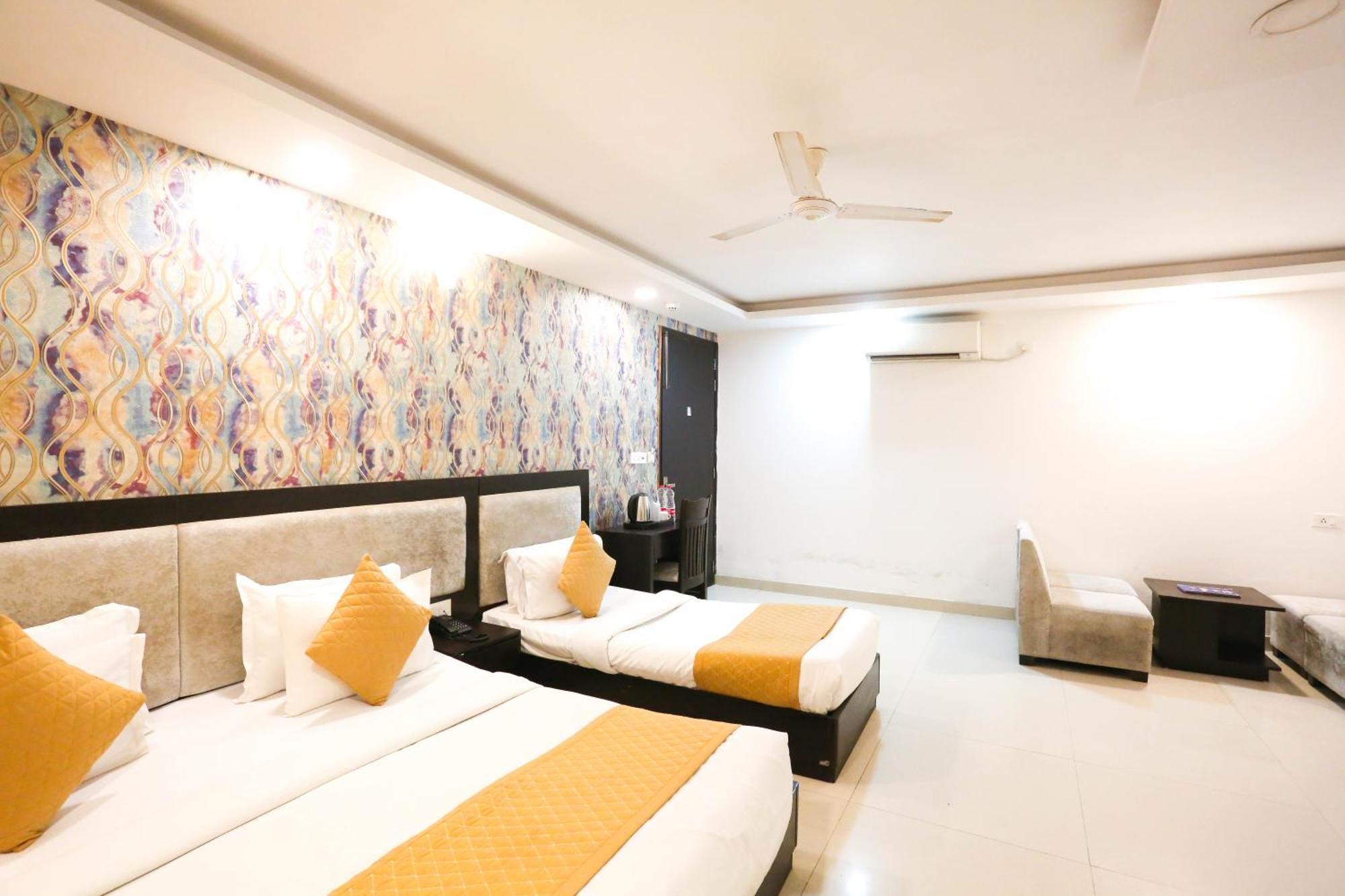 Hotel Aashiyana Ню Делхи Екстериор снимка