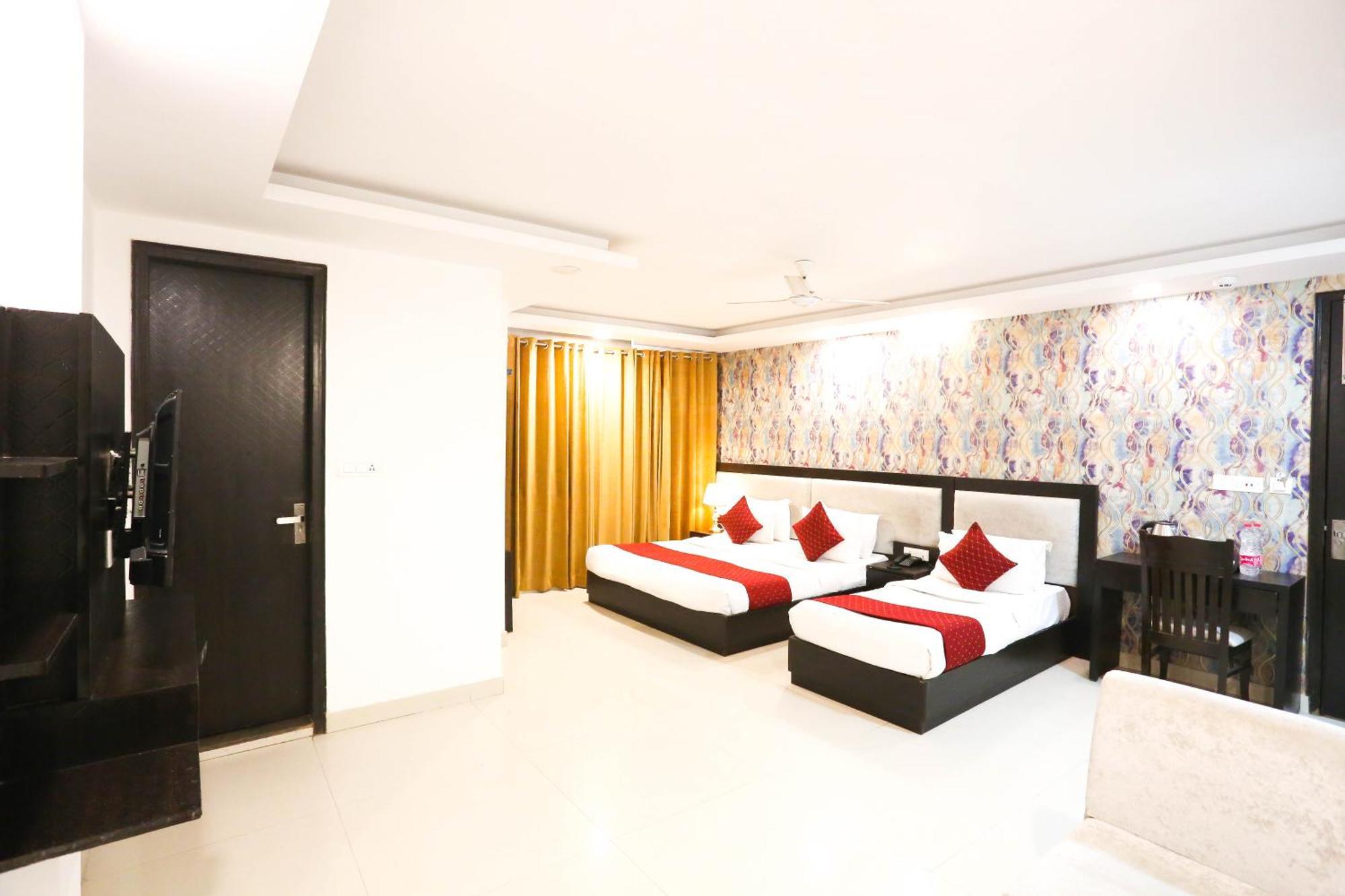Hotel Aashiyana Ню Делхи Екстериор снимка