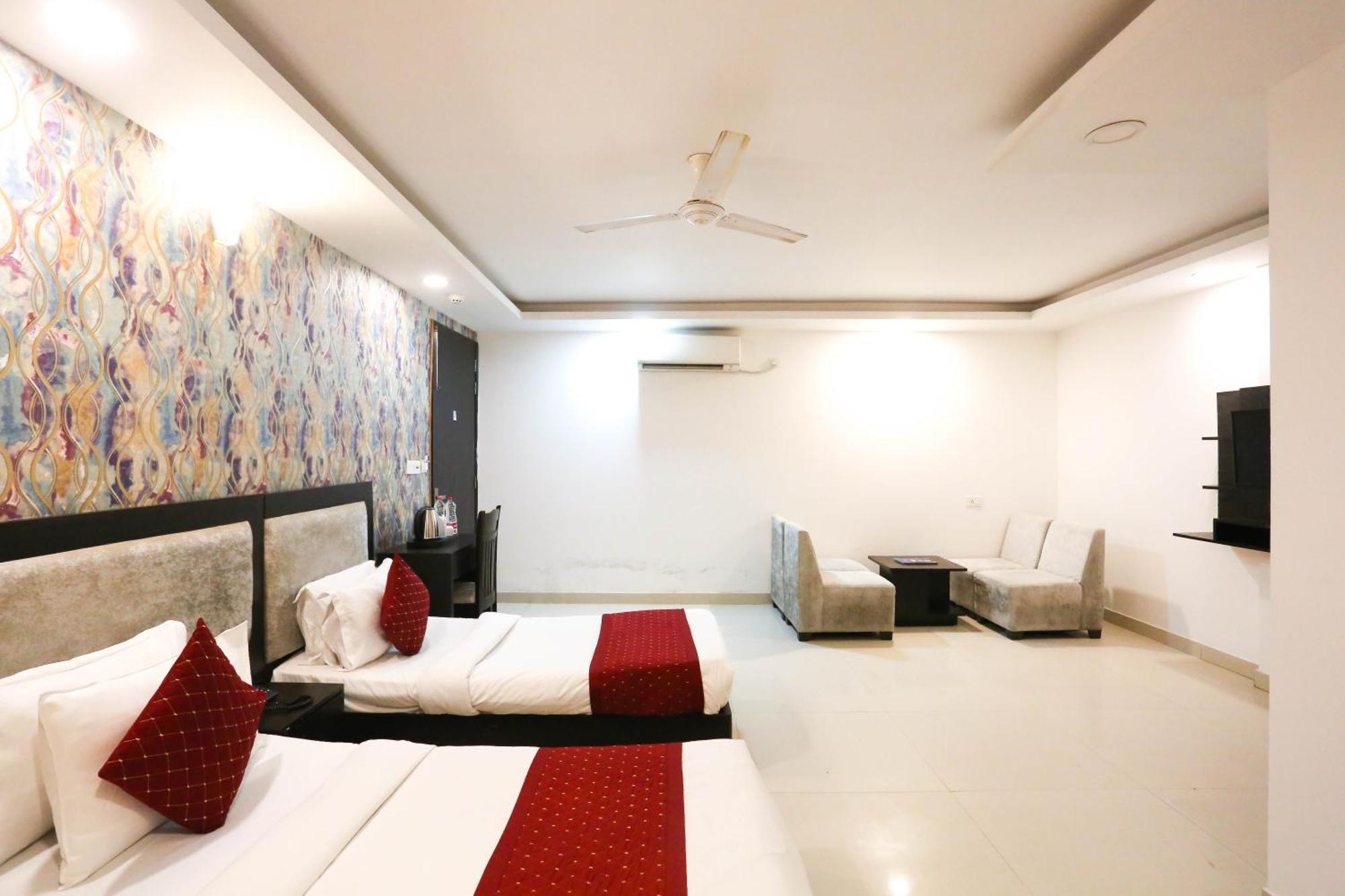 Hotel Aashiyana Ню Делхи Екстериор снимка