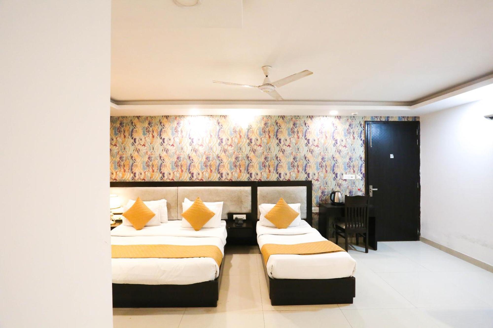 Hotel Aashiyana Ню Делхи Екстериор снимка