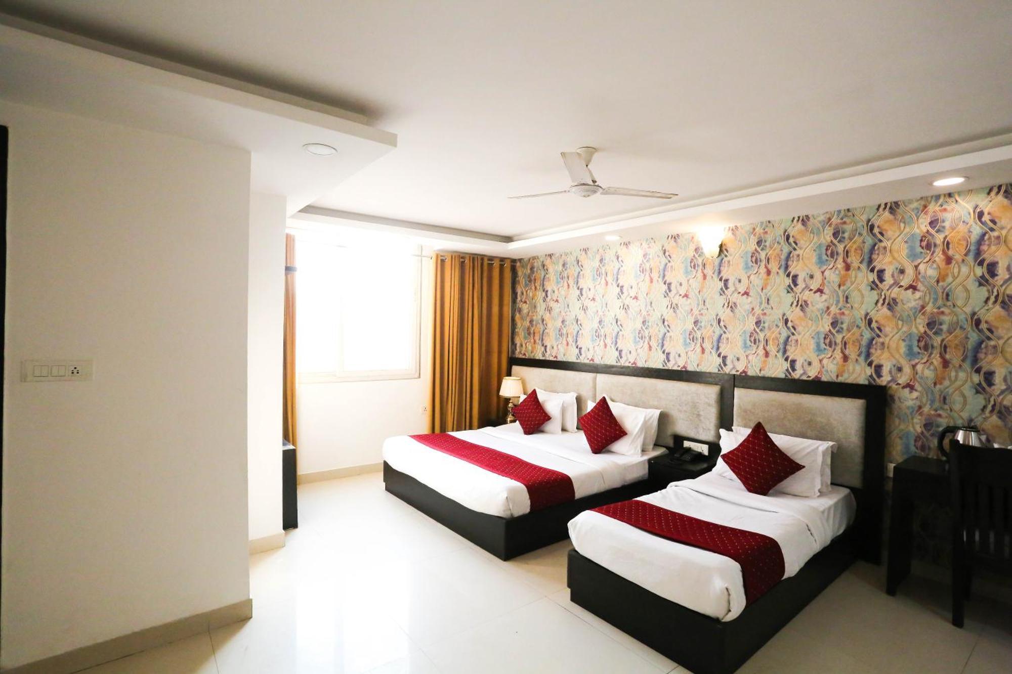 Hotel Aashiyana Ню Делхи Екстериор снимка