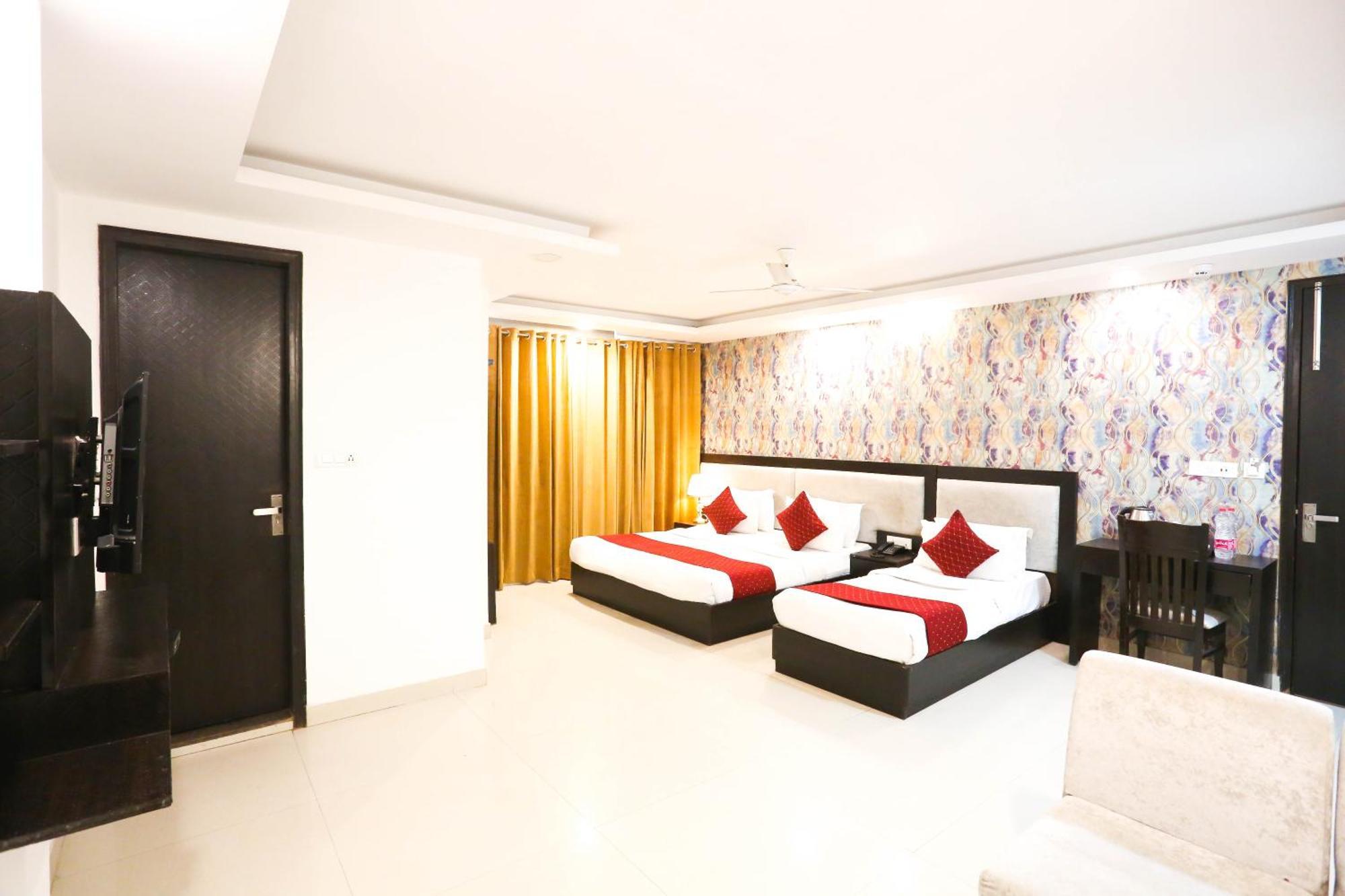 Hotel Aashiyana Ню Делхи Екстериор снимка