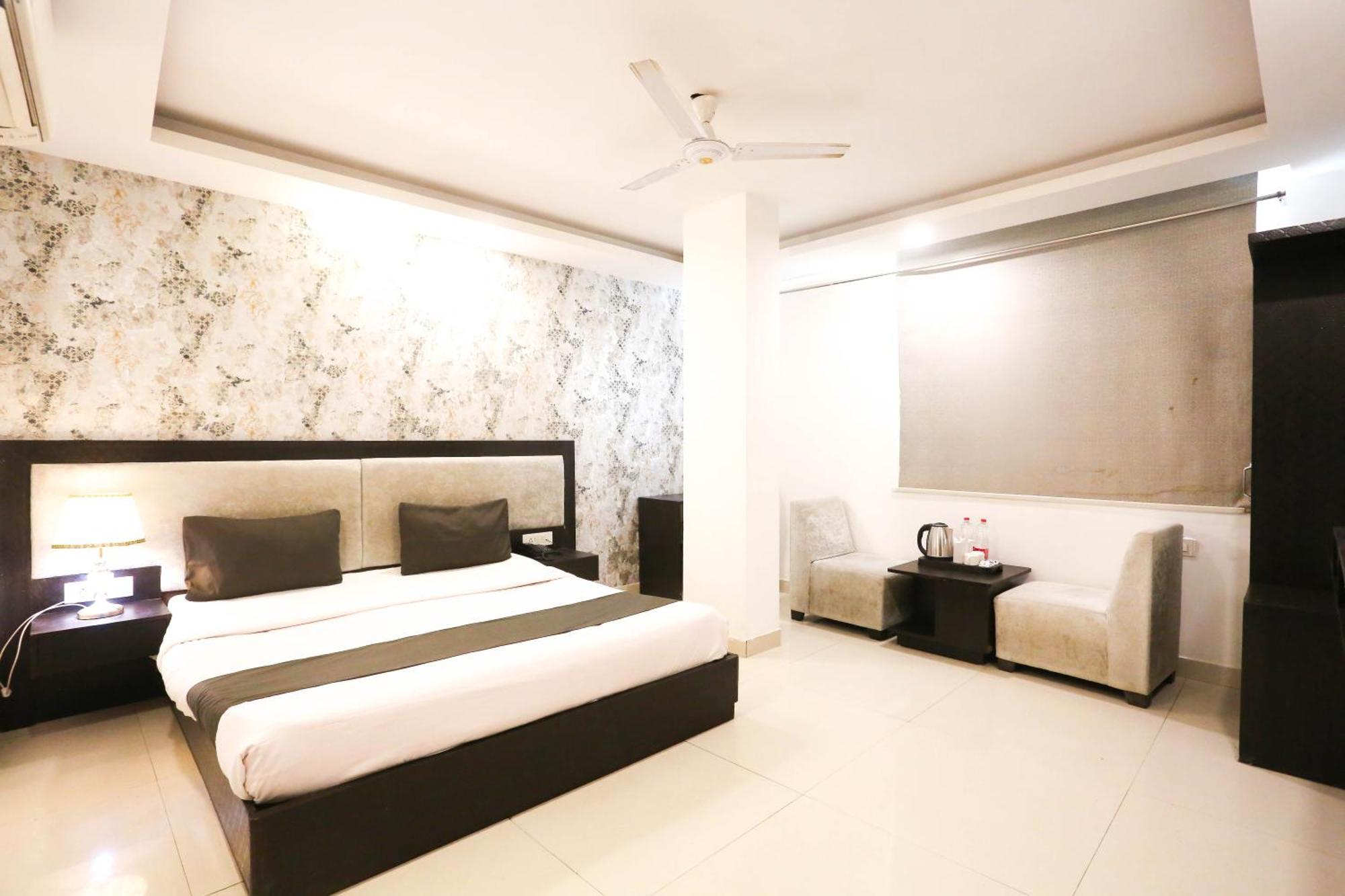Hotel Aashiyana Ню Делхи Екстериор снимка