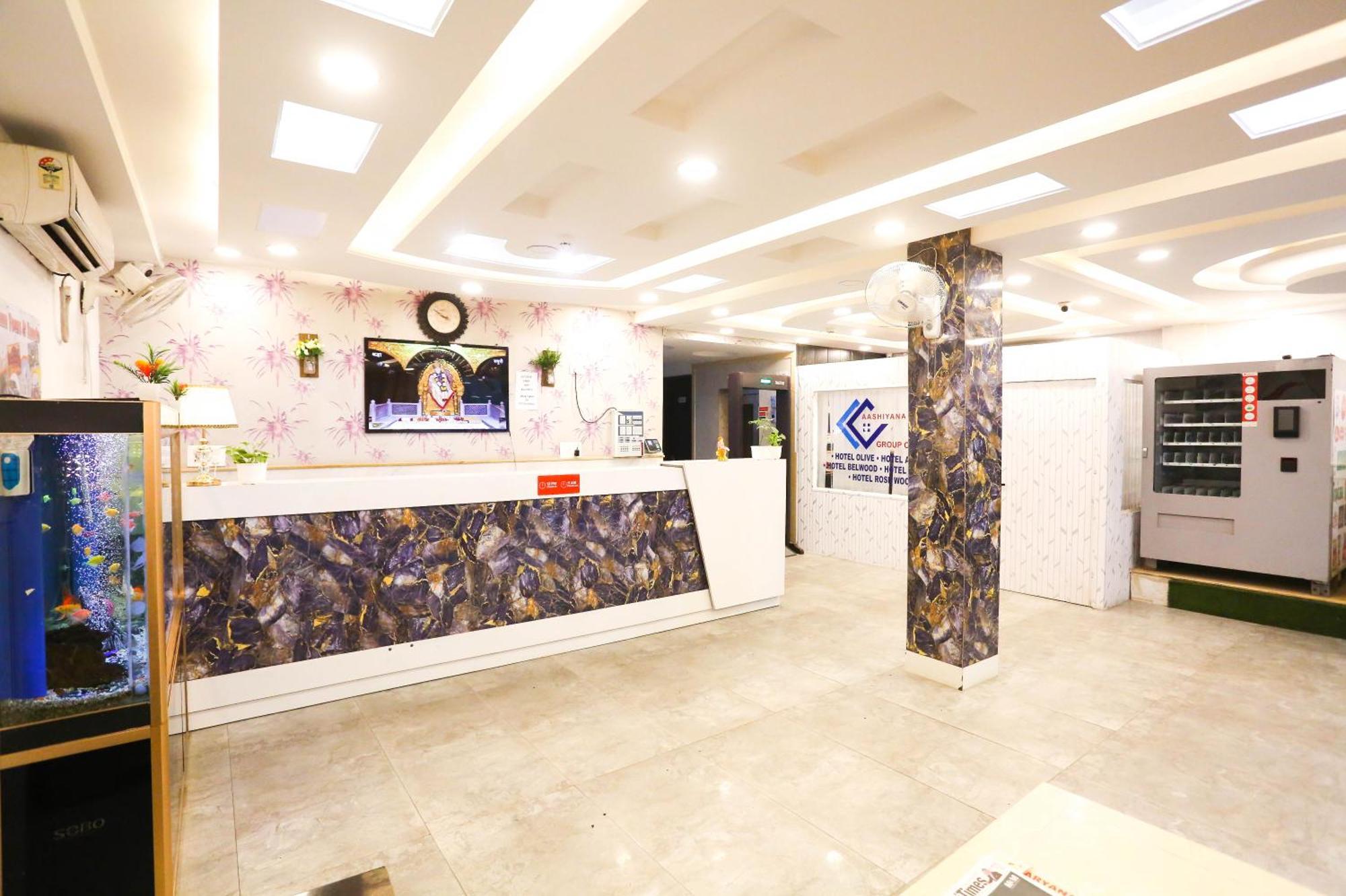 Hotel Aashiyana Ню Делхи Екстериор снимка
