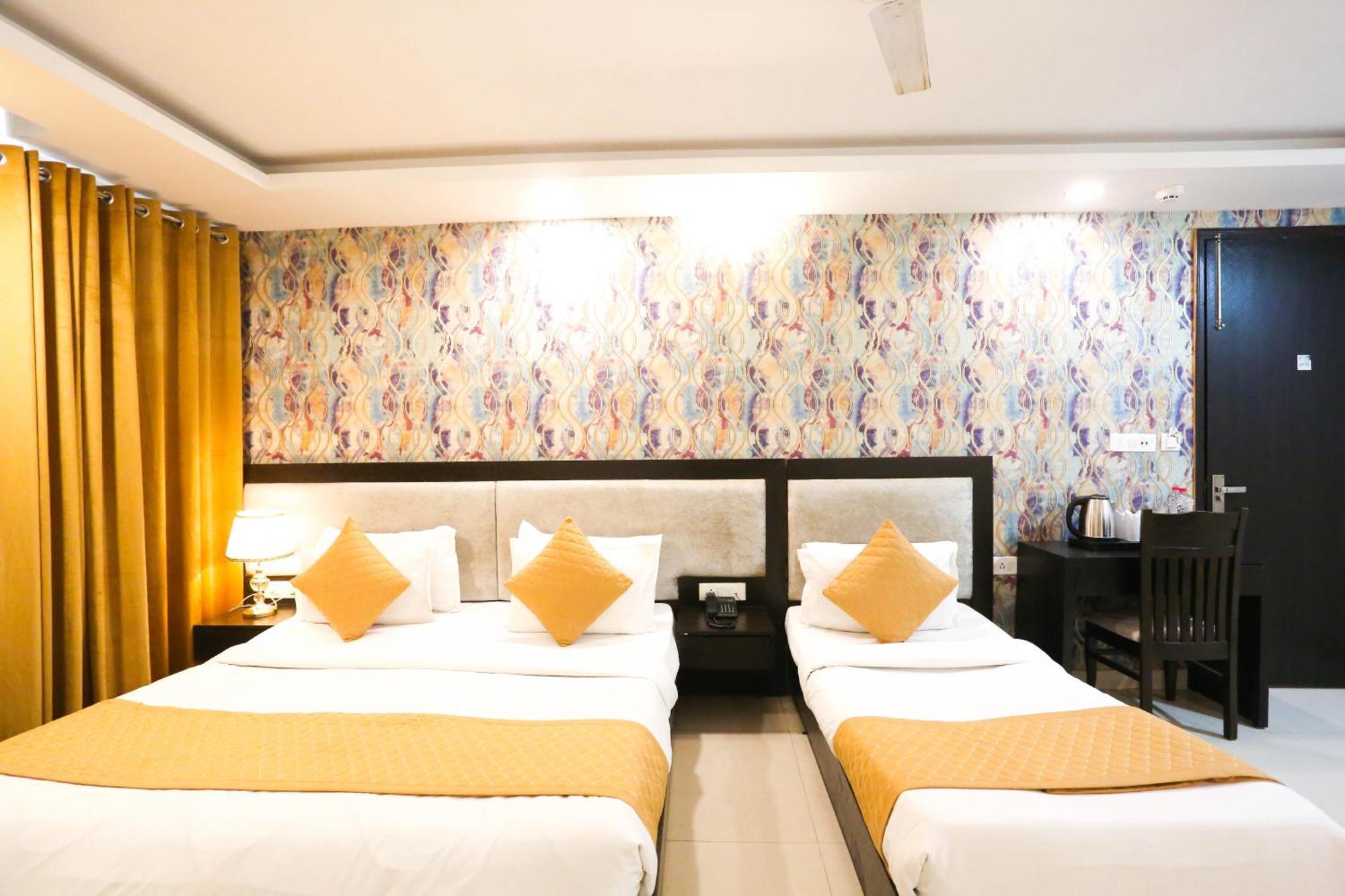 Hotel Aashiyana Ню Делхи Екстериор снимка