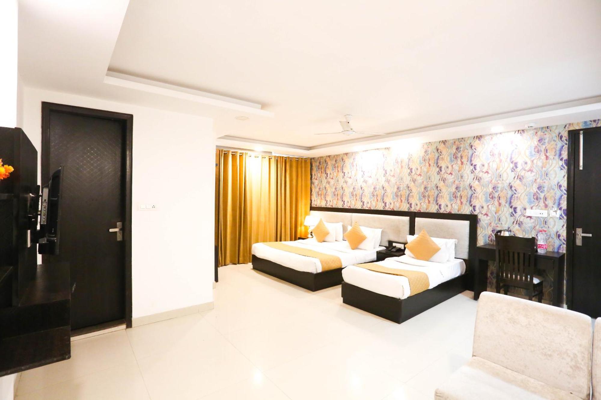 Hotel Aashiyana Ню Делхи Екстериор снимка