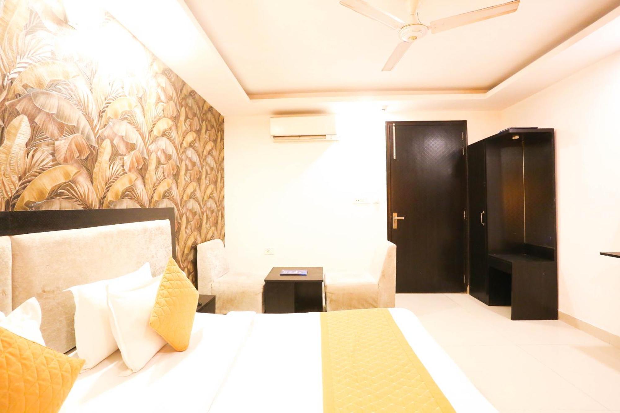 Hotel Aashiyana Ню Делхи Екстериор снимка