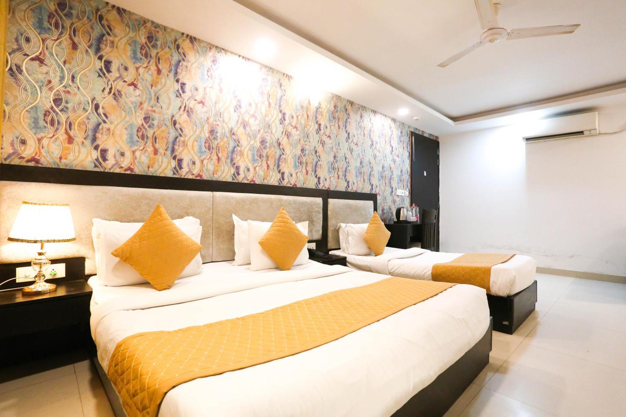 Hotel Aashiyana Ню Делхи Екстериор снимка