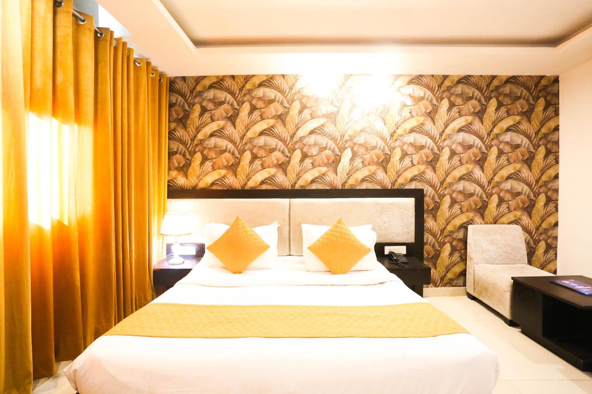 Hotel Aashiyana Ню Делхи Екстериор снимка