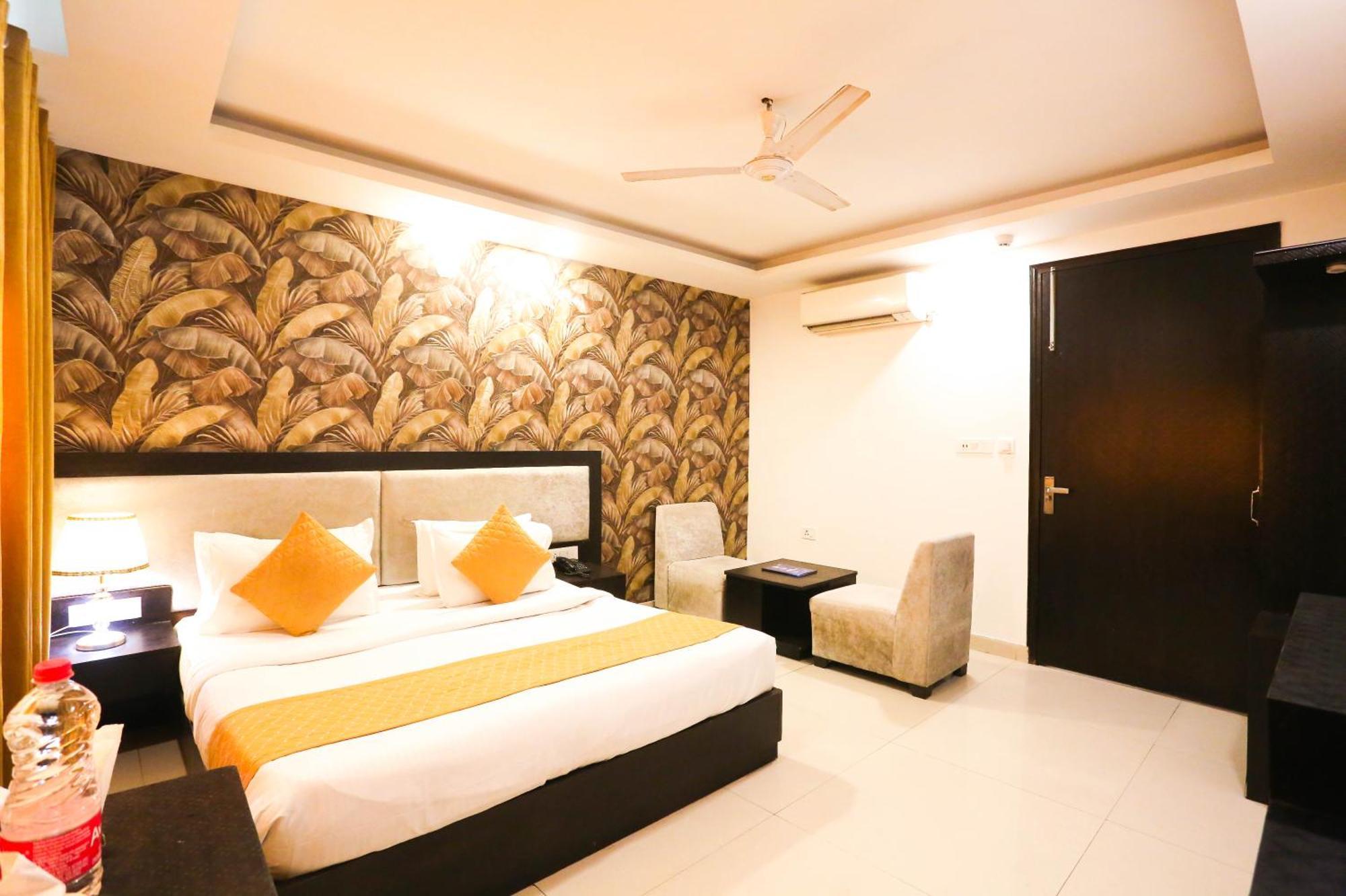Hotel Aashiyana Ню Делхи Екстериор снимка